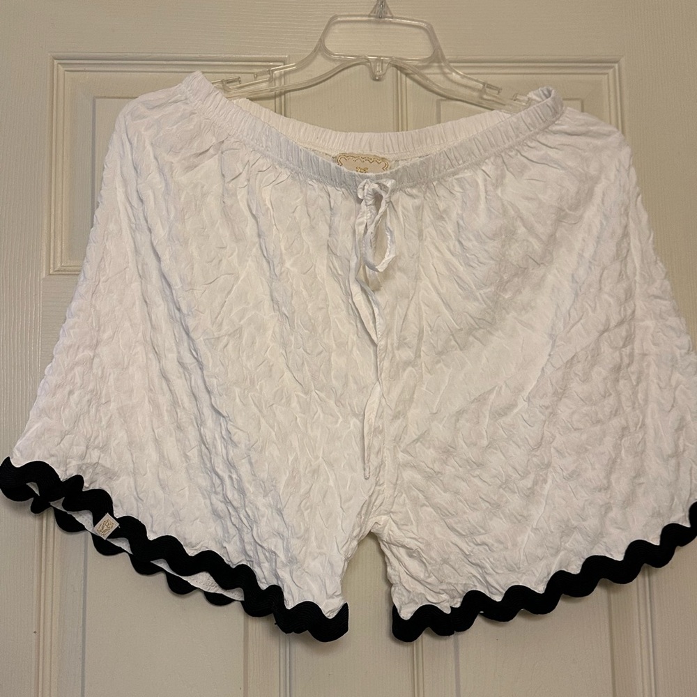 White Short-Sleeve Textured Shirt and Shorts set with Black Trim - Picture 3 of 3